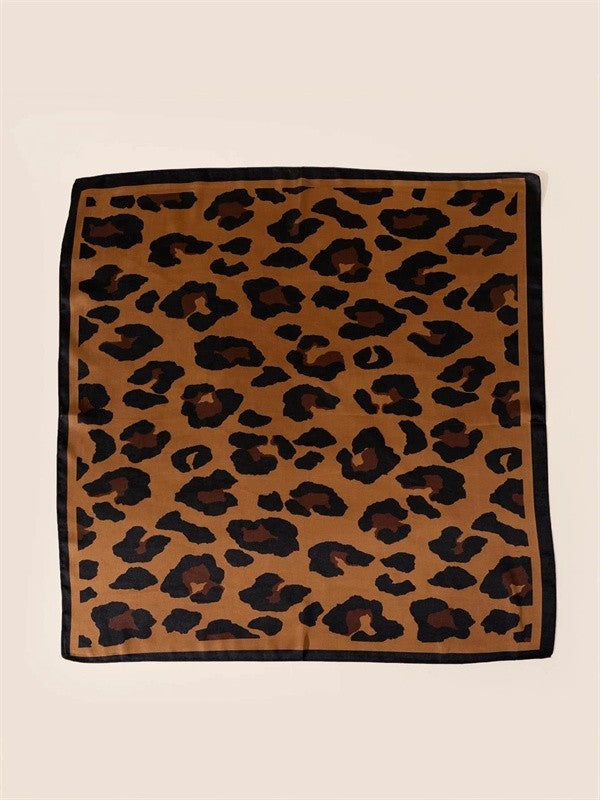 Soie Envolée – Silk Scarf (70 × 70 cm)