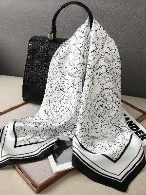 Soie Envolée – Silk Scarf (70 × 70 cm)