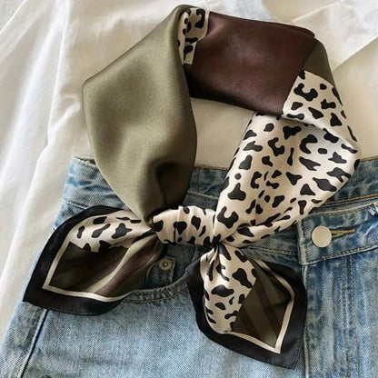 Rue Lumière – Scarf (70 × 70 cm)