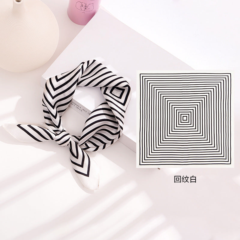 Petite Carré – Small Square Scarf (53 × 53 cm)
