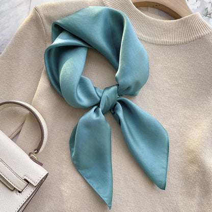 Le Carré Élégant – Silk Scarf (70 × 70 cm)