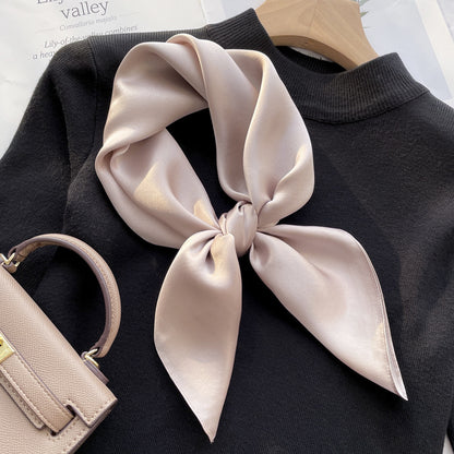 Le Carré Élégant – Silk Scarf (70 × 70 cm)