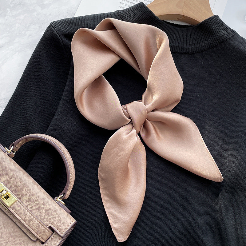 Le Carré Élégant – Silk Scarf (70 × 70 cm)