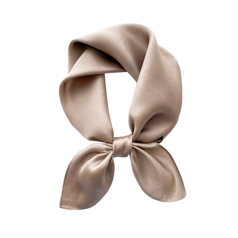 Le Carré Élégant – Silk Scarf (70 × 70 cm)