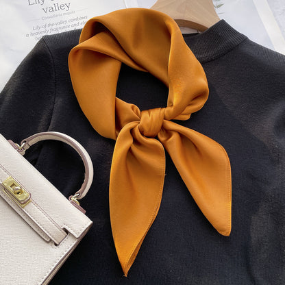 Le Carré Élégant – Silk Scarf (70 × 70 cm)