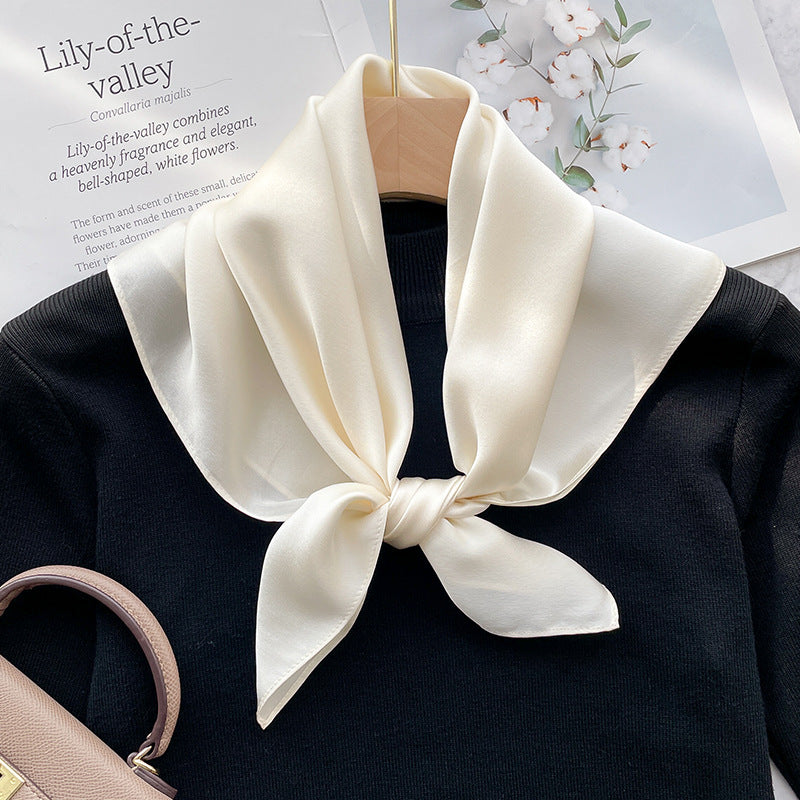 Le Carré Élégant – Silk Scarf (70 × 70 cm)
