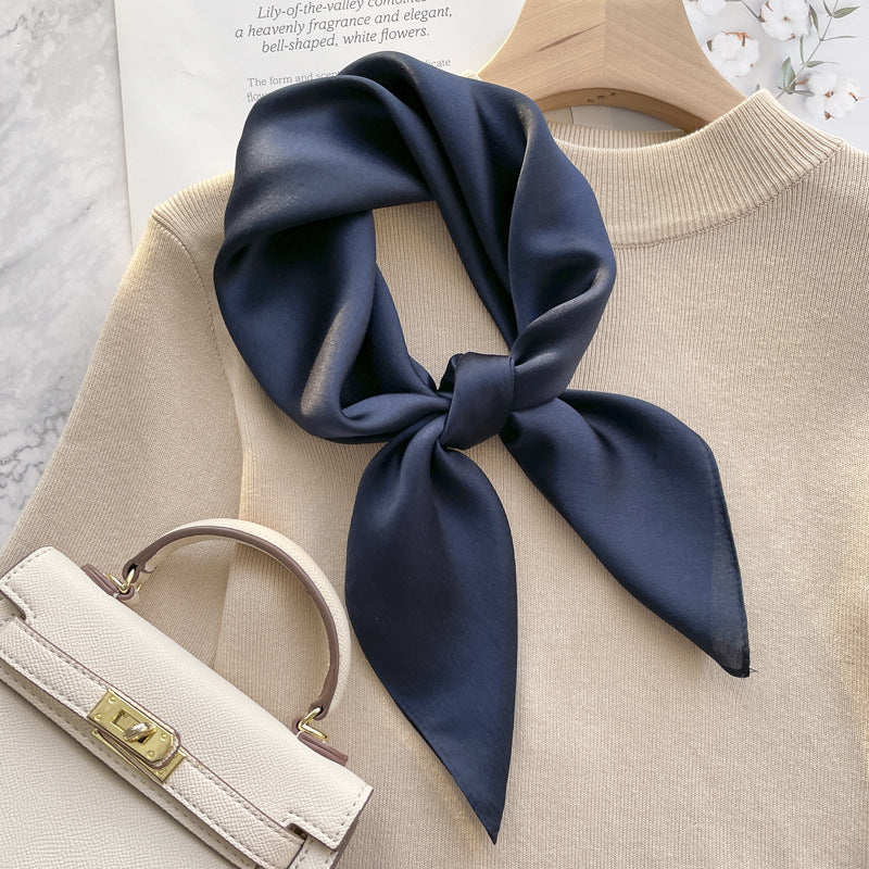 Le Carré Élégant – Silk Scarf (70 × 70 cm)