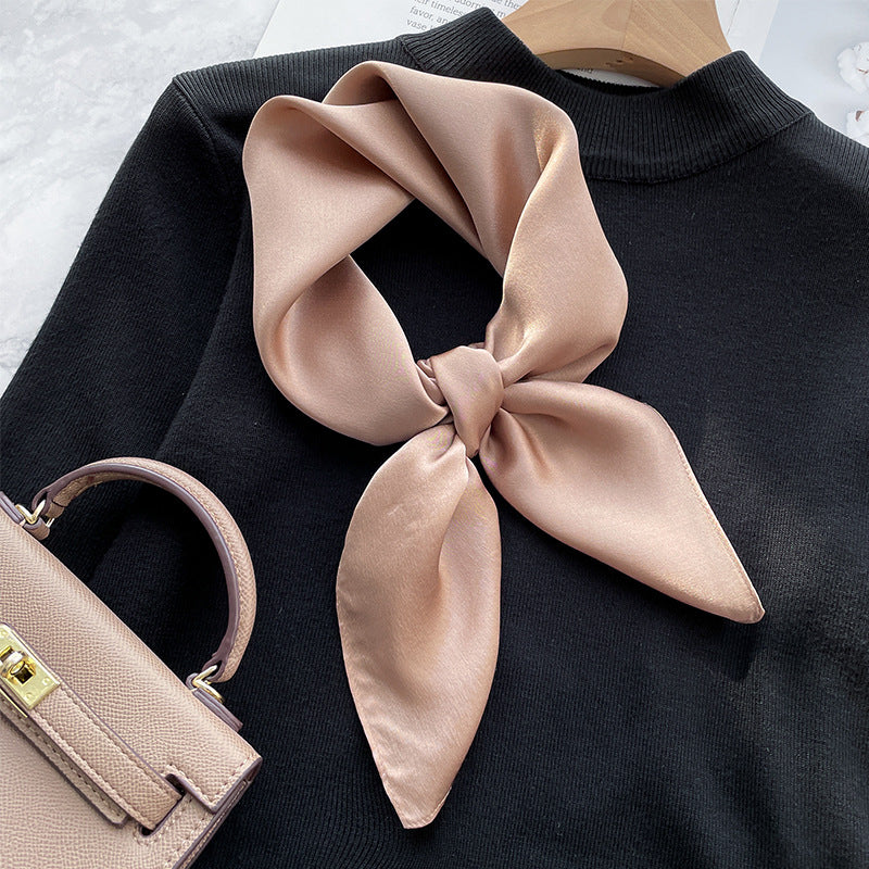 Le Carré Élégant – Silk Scarf (70 × 70 cm)