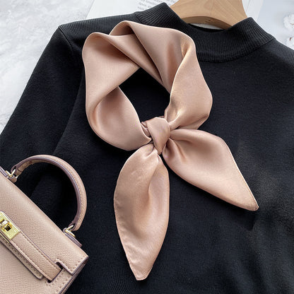 Le Carré Élégant – Silk Scarf (70 × 70 cm)