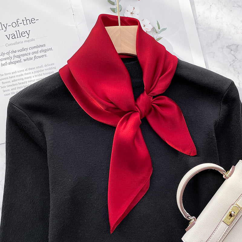 Le Carré Élégant – Silk Scarf (70 × 70 cm)