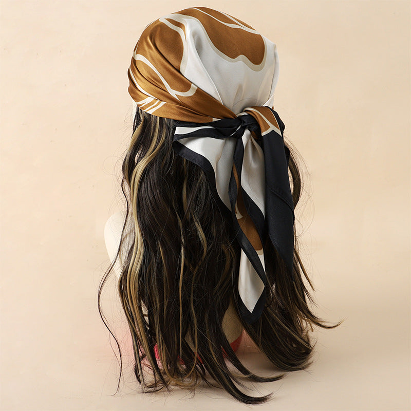 Soie Envolée – Silk Scarf (70 × 70 cm)